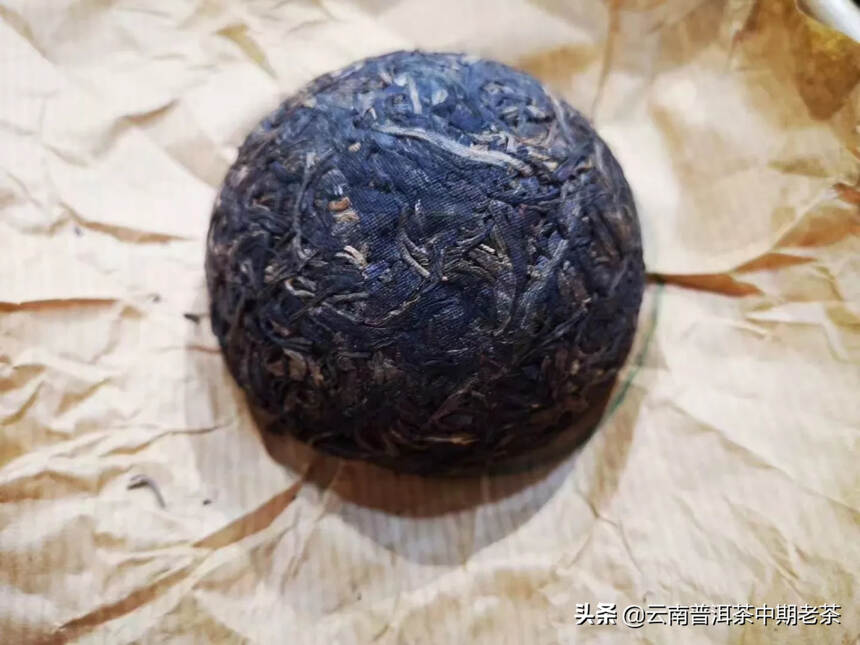 2000年甲级沱茶

，竹篮装一件35条、一条5、一