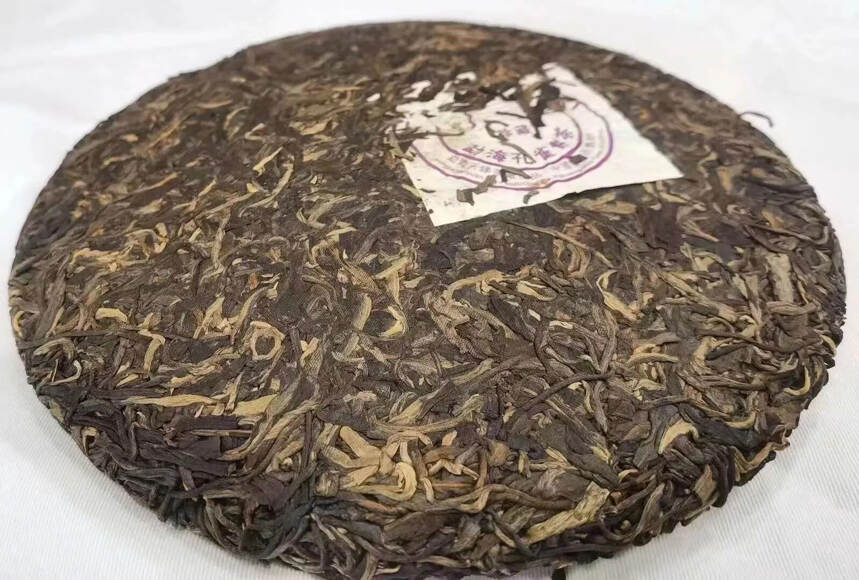 ??06年天缘茶厂珍藏孔雀青饼 ，茶叶饼型非常大气，