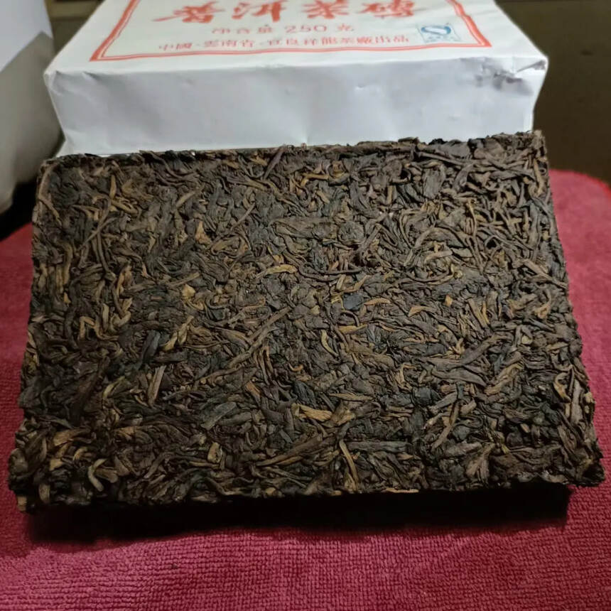 2006年祥龍茶廠普洱熟茶砖250克，一捆4片100