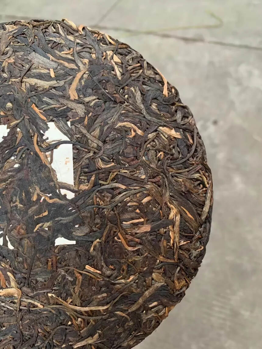 2013年易武老树茶，
以易武老树春茶为原料，入口花