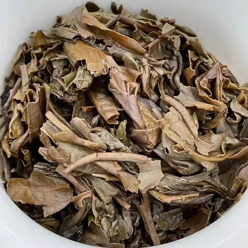 #普洱茶# 云茶布朗山老树生茶，茶气十足，口感醇厚，