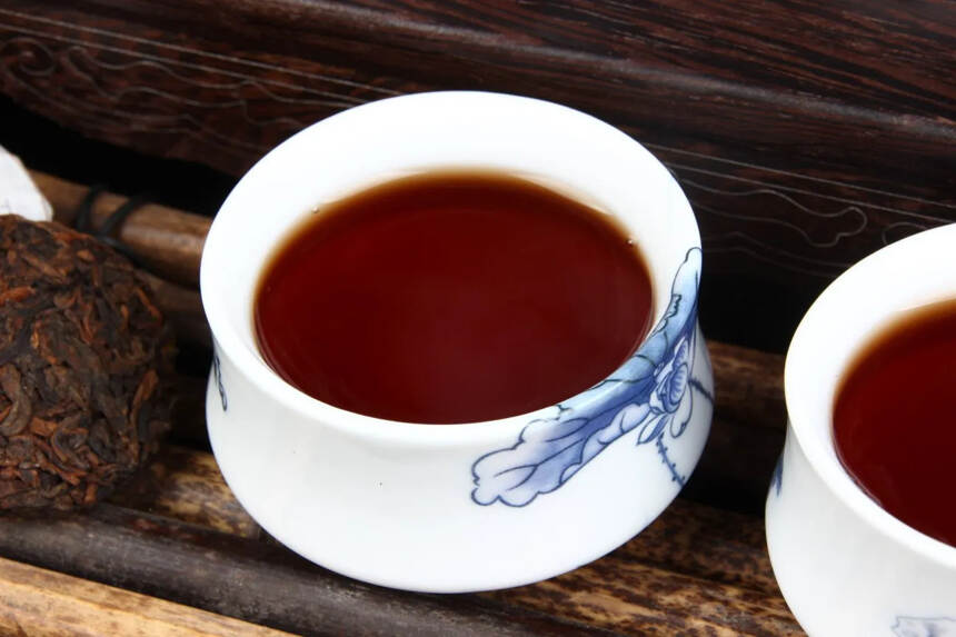2018年布朗山古树茶原料，2020年压制的小饼一粒