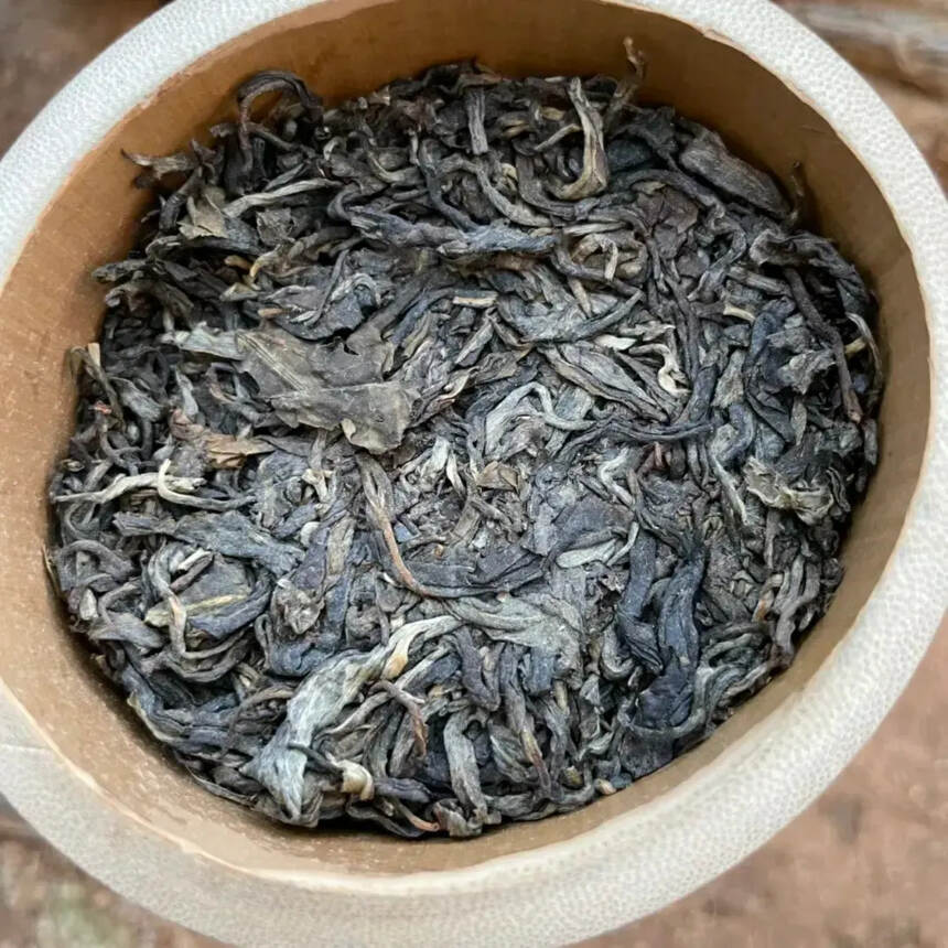 景迈古树竹筒茶
2015年年份，重量500克
竹韵兰