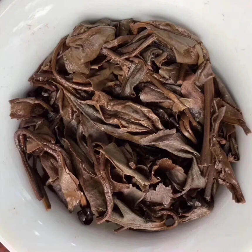 2001年敬昌号生茶饼，茶底肥厚，干仓仓储#广州头条