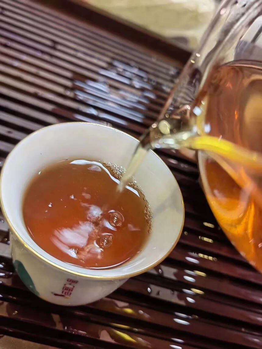 #普洱茶# 2004终结者红版，精选勐海茶区，
滋味