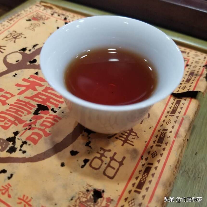 茶友说:这熟茶不错，很干净，没有什么杂异味，很醇正！