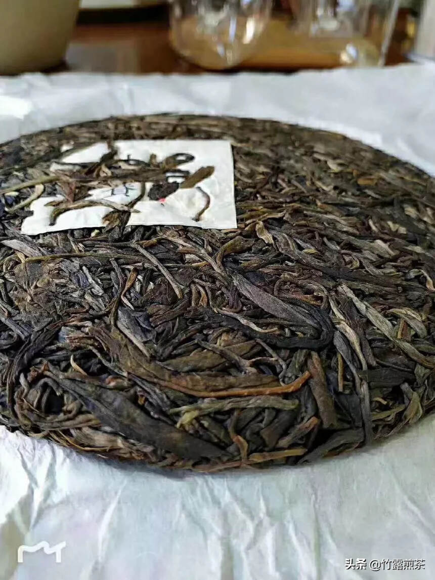 小户赛古树春茶料压制，
       茶评：汤色金黄