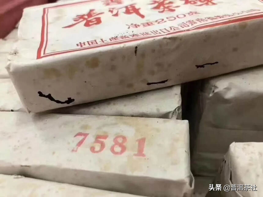 年份赋予普洱茶的魅力与陈韵，是制茶大师竭尽全力也无法