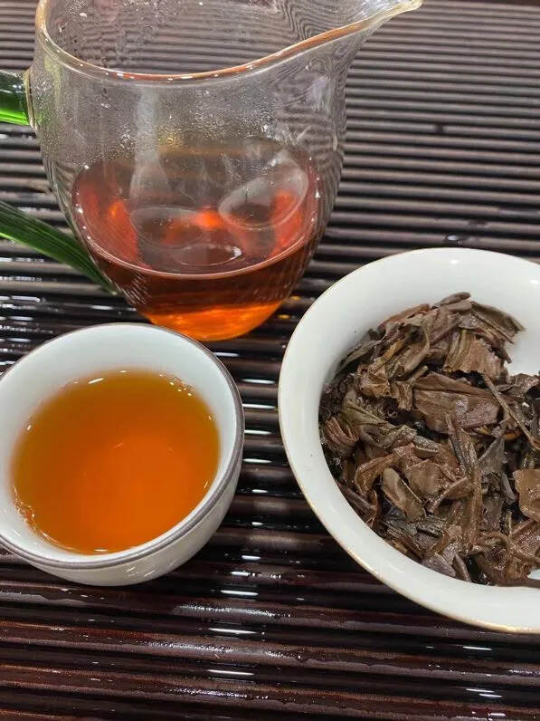 九十年代红丝带老曼峨老生饼、有几百片。茶气足，