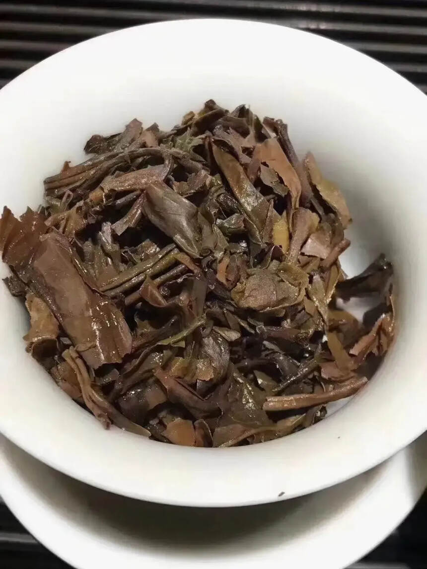 2000年庚辰年 熊猫生态饼
甄选【易武茶区】高海拔