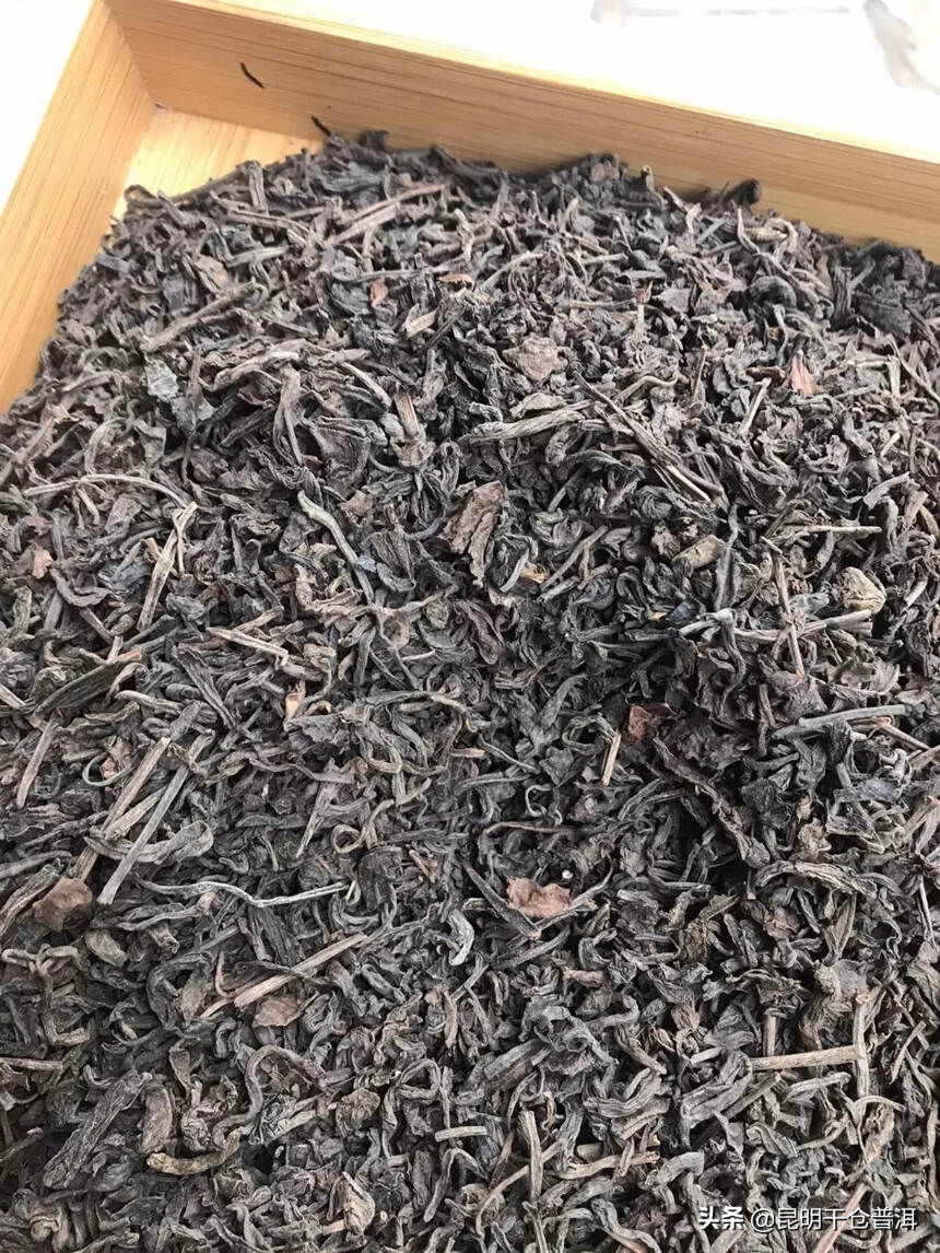 六十年代参香生茶散普洱

参香出现在樟香茶品之中，通