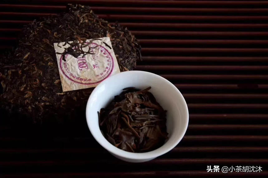【国际茶王赛级品种】
双雄茶厂04年特制珍品生茶，3