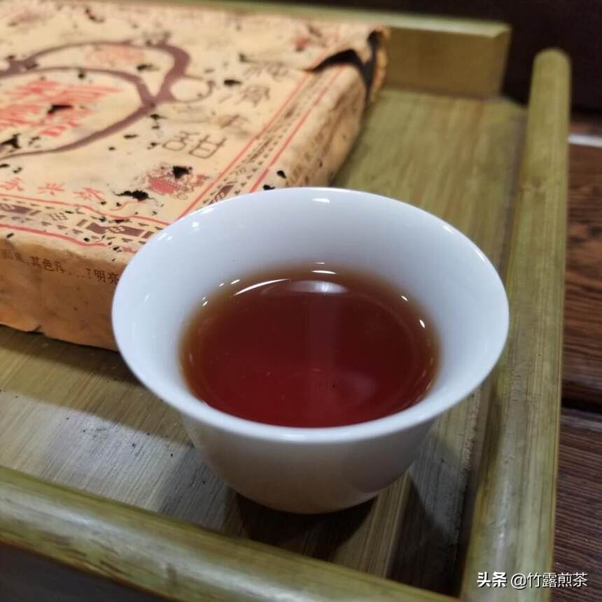 茶友说:这熟茶不错，很干净，没有什么杂异味，很醇正！