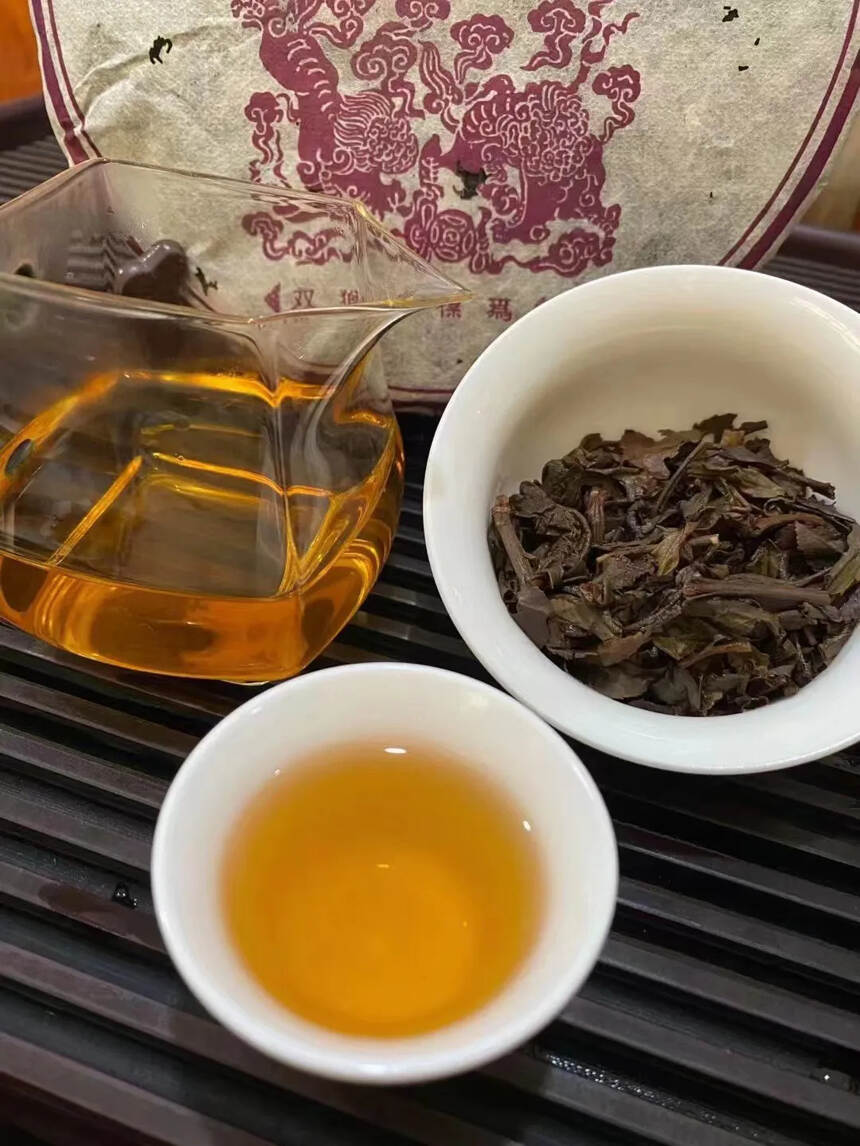 #普洱茶# 茶青，栗黄色，油亮光泽，有着顶好的野樟香