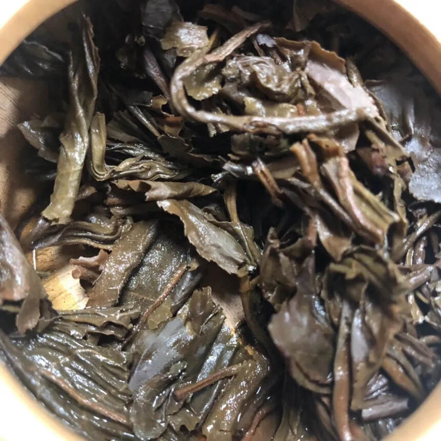 福禄茶 99年的
茶汤厚实爽滑，香气浓郁，回甘明显，