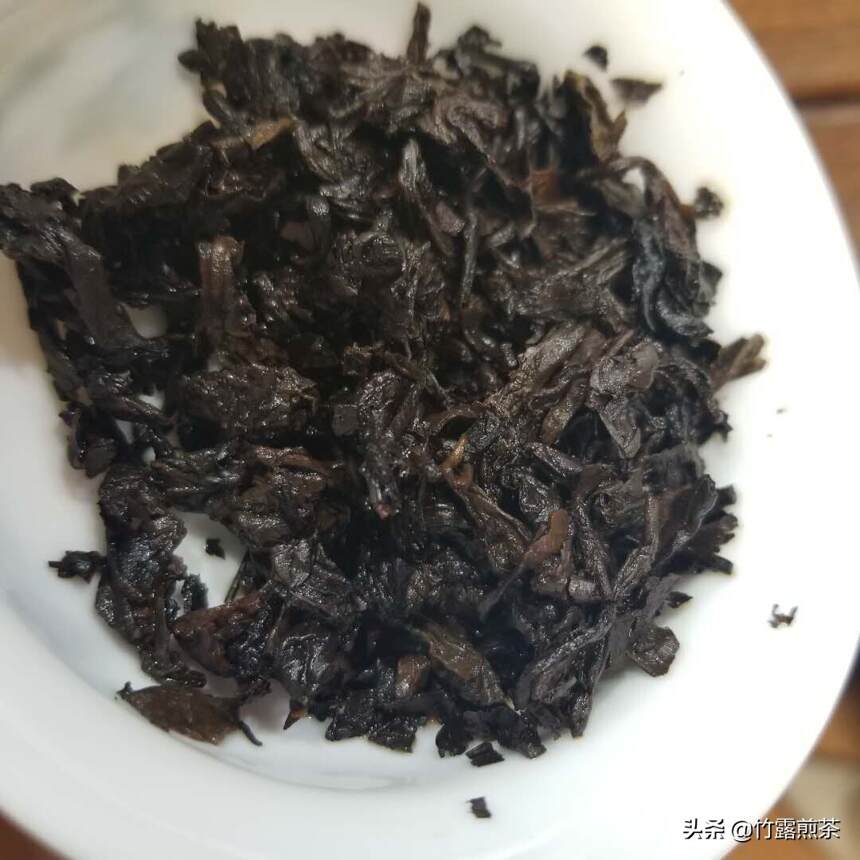 茶友说:这熟茶不错，很干净，没有什么杂异味，很醇正！