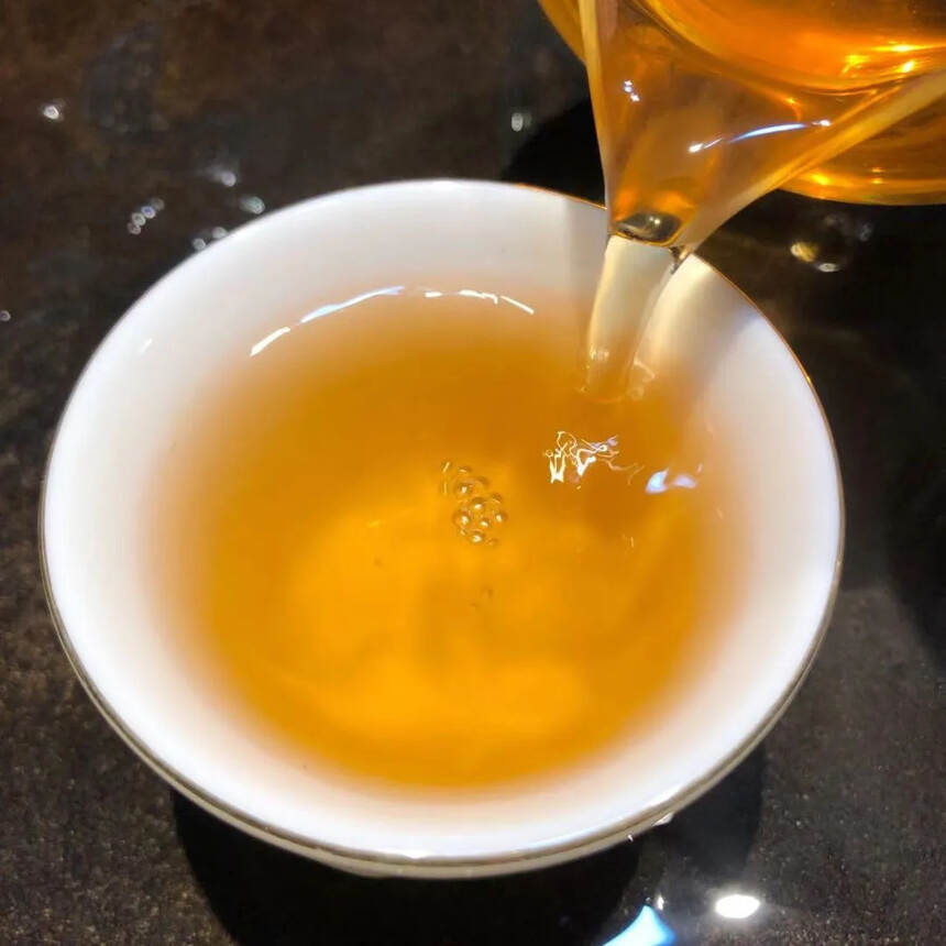 2010年勐库藤条王生茶，香高韵足，好茶不可错过。