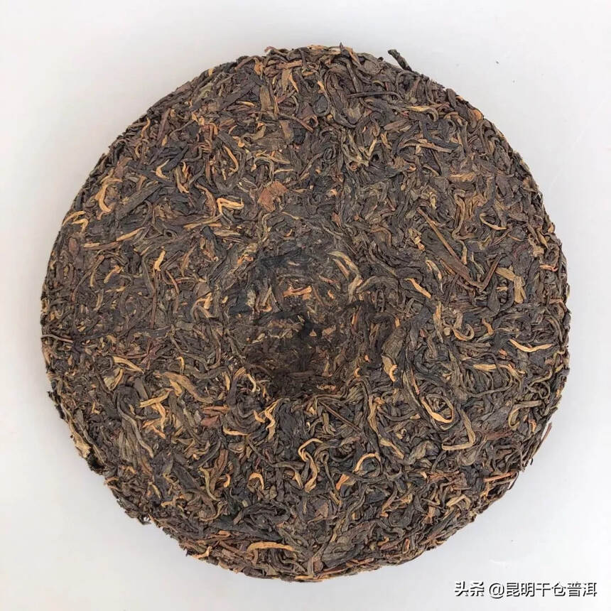 凤庆香竹箐茶厂出品，03年锦绣春大叶古乔木茶，以前的