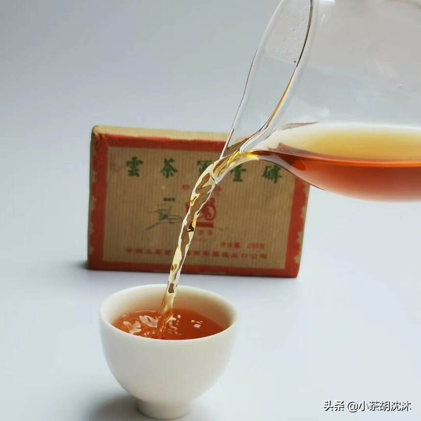 【只有十几砖】
2005年中茶公司吉幸牌，云茶第壹砖
