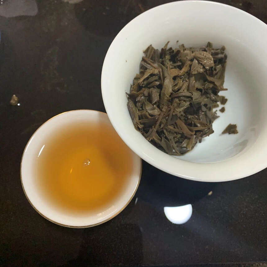 01年中茶小红印生茶7542配方。干仓青饼，回甘味重