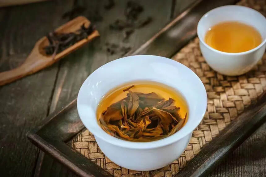 #普洱茶# 01年绿印小青印生茶，华联定制版。采用倚