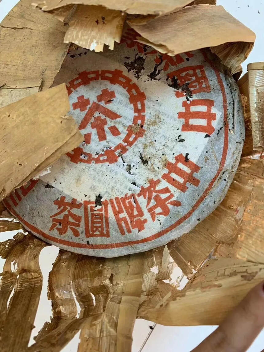 60年代昆明铁饼红印铁饼圆茶#广州头条# #发现深圳