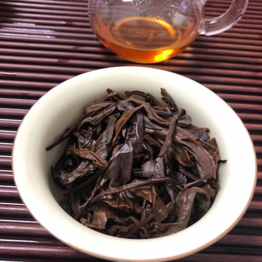 03念昌泰远年七子饼，汤色微红，易武茶底，生津回甘明