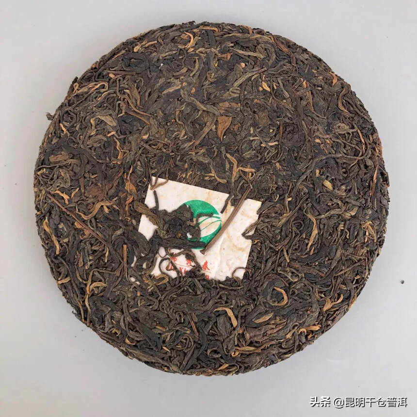 凤庆香竹箐茶厂出品，03年锦绣春大叶古乔木茶，以前的