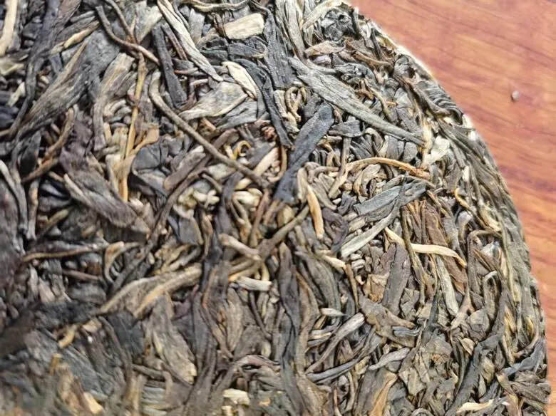 2021年普洱生茶，易武麻黑石门坎原料压制。