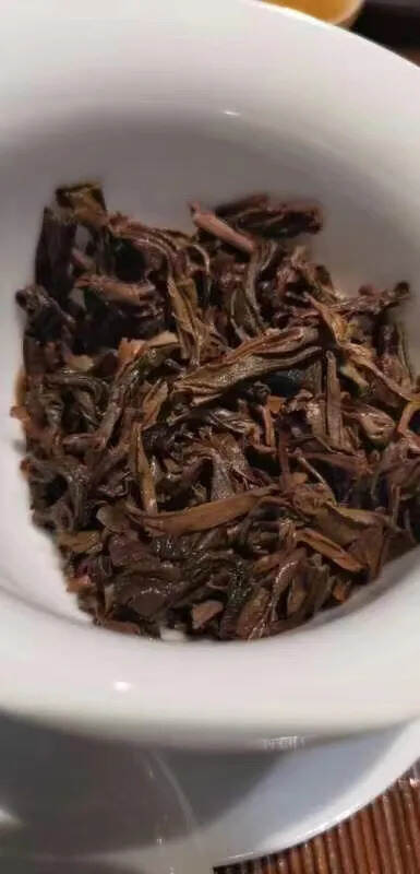 #普洱茶# 01年绿印小青印生茶，华联定制版。采用倚