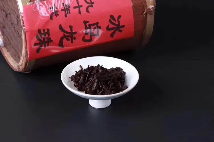 99年冰岛熟茶龙珠，400克。甜糯好喝 特色木桶，