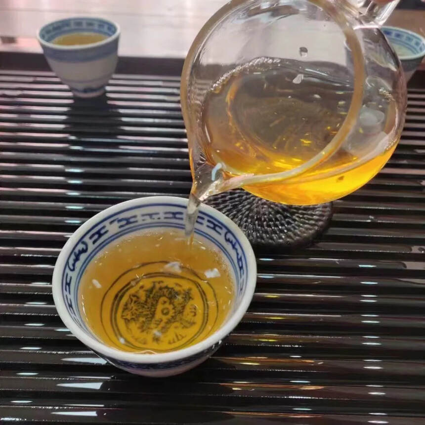 #普洱茶# 2015年临沧银毫早春乔木青饼#茶生活#