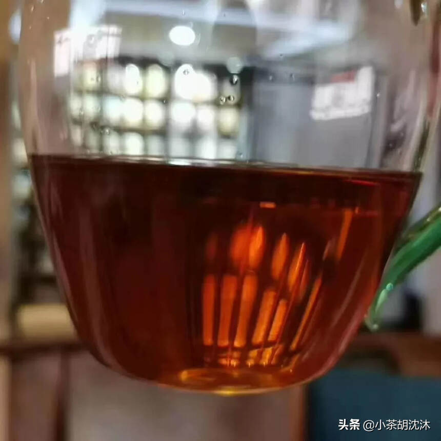 【1996年四川宜宾沱茶】
这是一款很特别的茶，老茶