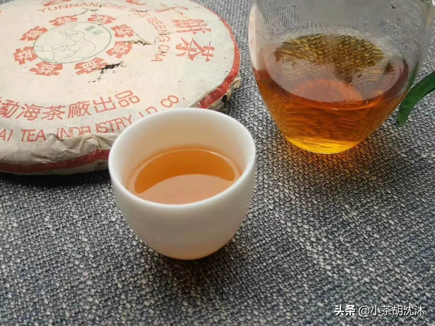 2003年勐海茶厂象山青饼，生茶，象山系列是勐海茶厂