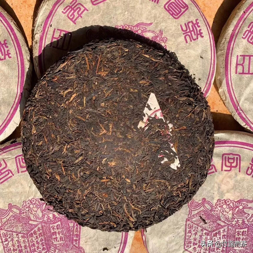 百年老字号2003年圆茶（宋聘号）

易武产区的茶青