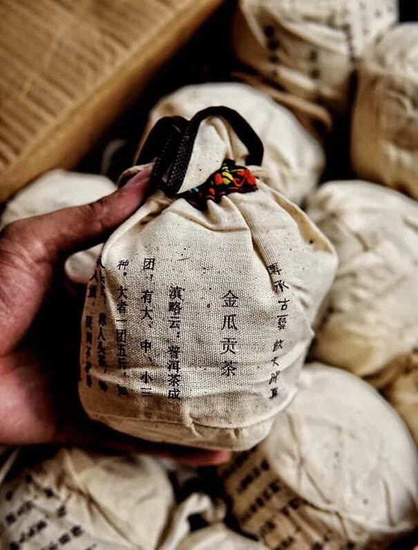 04年·金瓜贡茶
500克 俗称普洱龙团或人头茶
纯