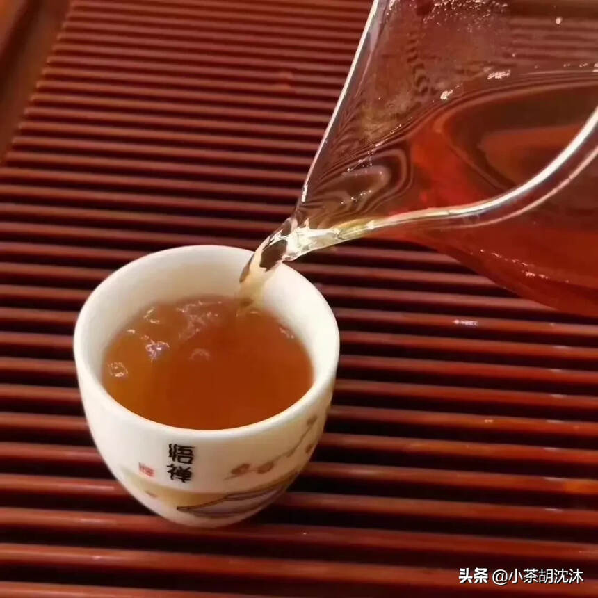 2001年中茶绿印A字饼，这款茶是是2001年思茅王