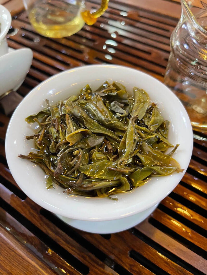 帕沙犀牛塘秋茶，树龄大，口感香甜蜜香。古树茶，汤汁细