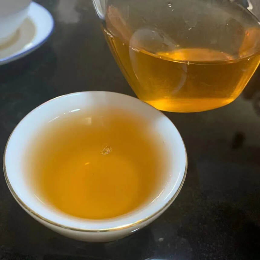 #茶生活# 01年中茶小红印生茶7542配方。干仓青