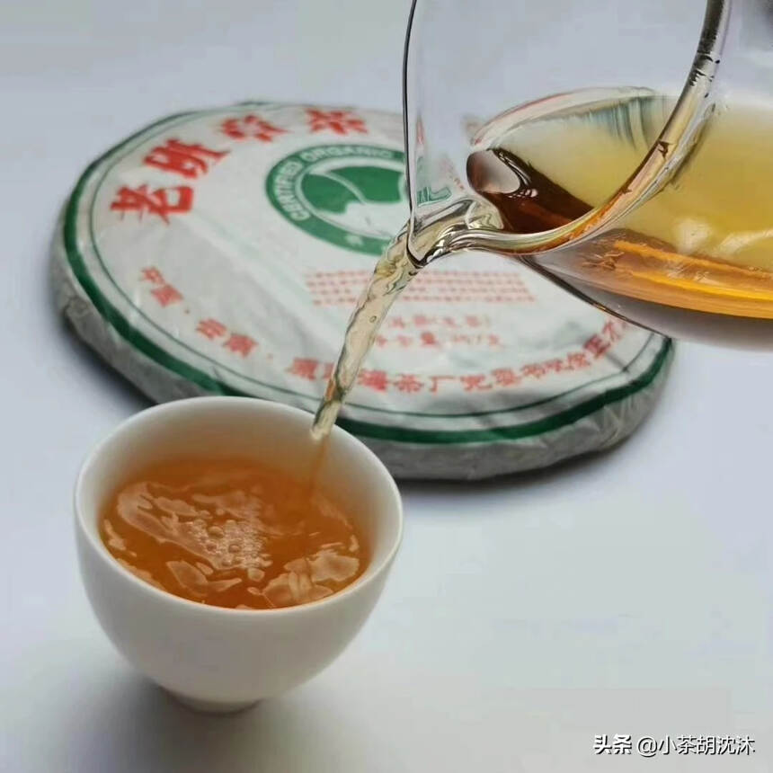 喝普洱茶绕不开的是班章，
2012年老班章茶王青饼，