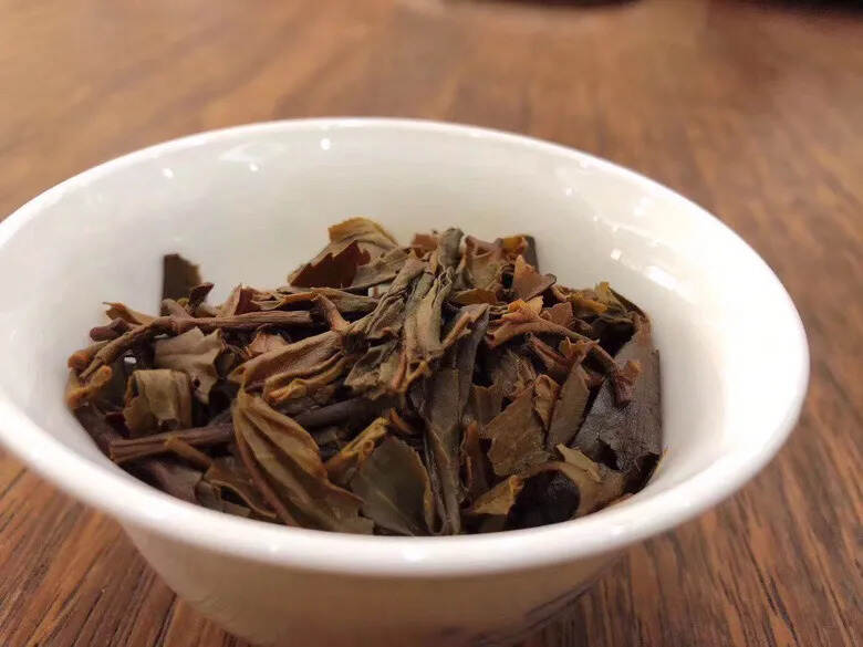 05年南峤｜定制·布朗古茶树产品简介：此茶仓储干净转