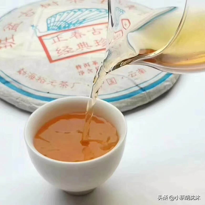 2012年班盆古树茶王青饼，357克/饼，茶汤入口柔