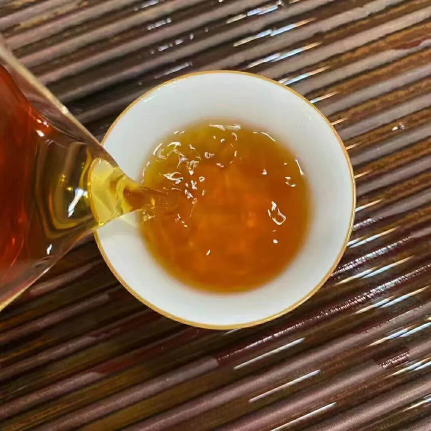 #茶生活# 2005年鹏程茶厂 古树班章王贡饼 
#