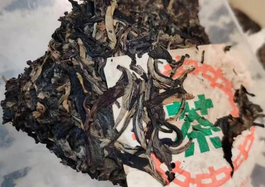 #普洱茶# 
96年凤庆茶厂，苹果绿印青饼#普洱茶#