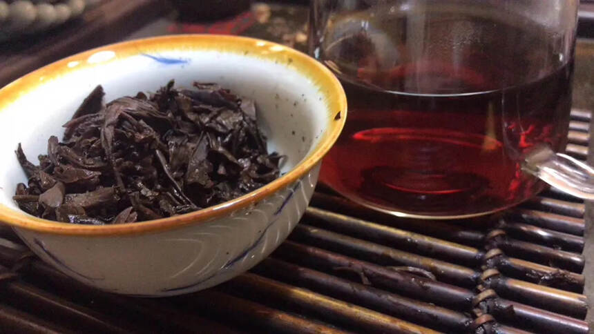 80年代早期中茶青饼，中茶绿印88青7542。#广州