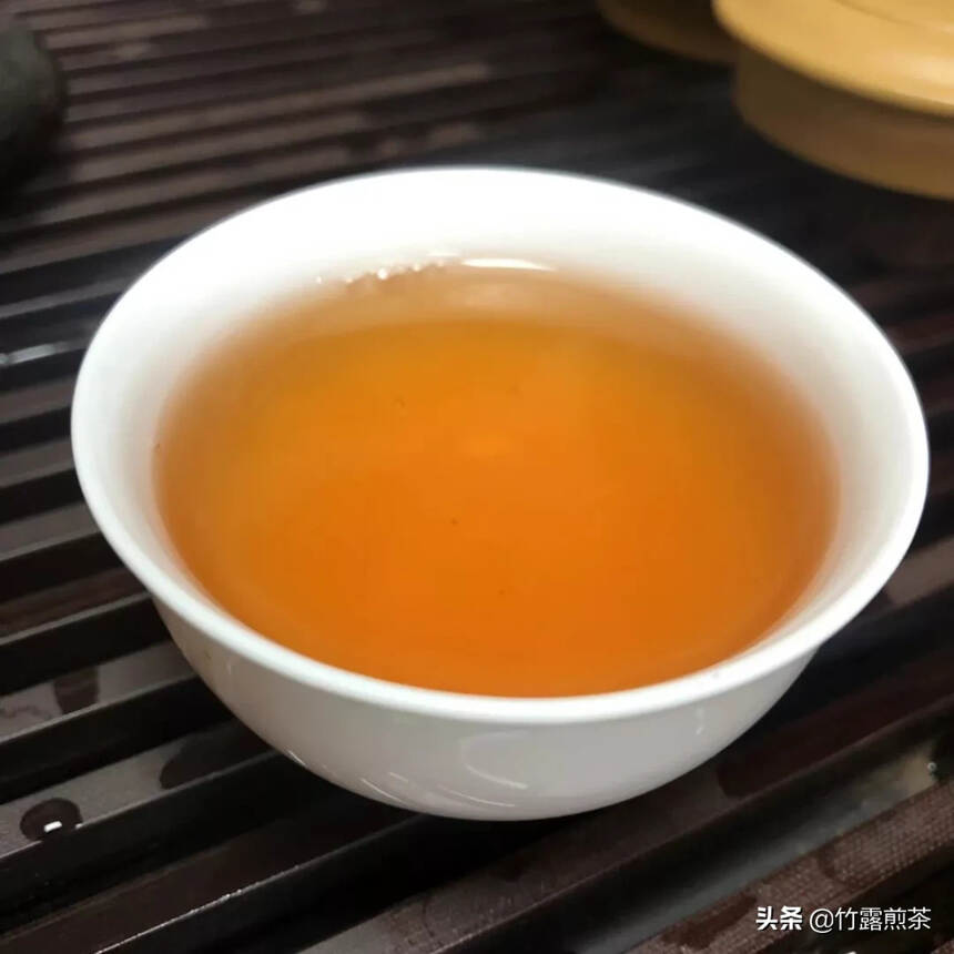 福禄茶 一公斤 一口用料 
条索紧结显毫，汤色红亮，