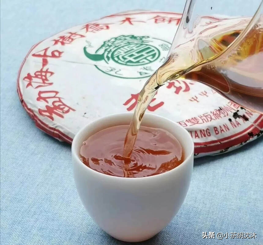 2005年兴海茶厂，大口中版面，老班章普洱生茶，烟香