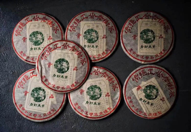 云南倚邦圓茶贡品
2006年
条索紧结 干茶浓浓的香