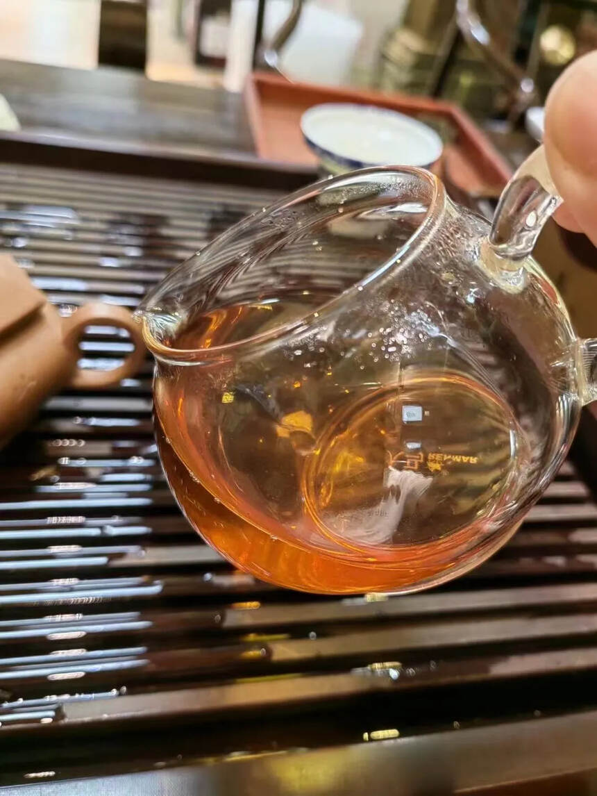 #普洱茶# 2004终结者红版，精选勐海茶区，
滋味