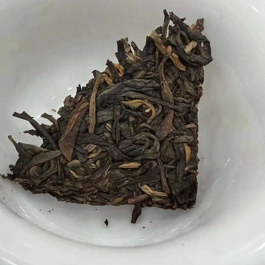 #普洱茶# 
2008年南峤茶厂，勐海孔雀班章茶砖#